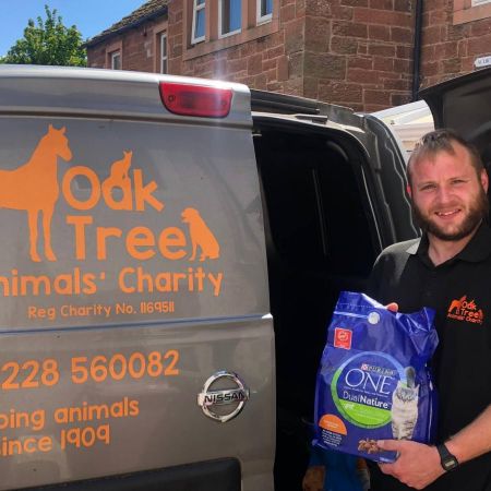 Helping to feed vulnerable pets